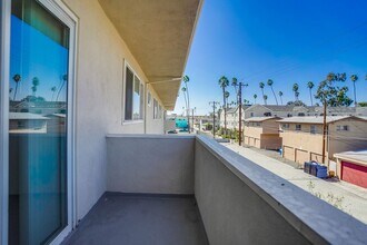 621 E 99th St in Inglewood, CA - Building Photo - Building Photo