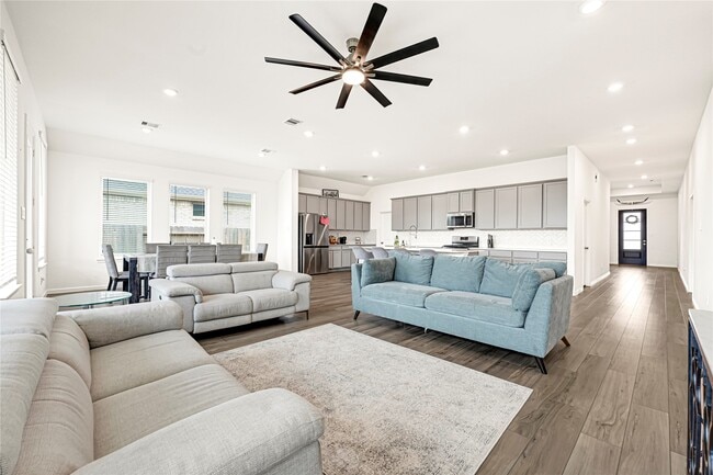 property at 31914 Lillie Lilac Ln