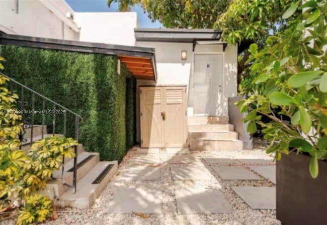 2230 NW 6th St in Miami, FL - Foto de edificio - Building Photo
