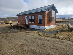 364 Price Rd in Three Forks, MT - Foto de edificio - Building Photo