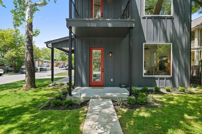 1800 Singleton Ave in Austin, TX - Building Photo - Building Photo