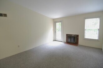 7 Thoreau Ct in Natick, MA - Building Photo - Building Photo