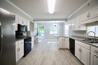 203 Dorsey Way in Louisville, KY - Building Photo - Building Photo