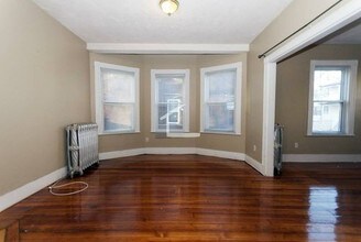 6 Haskell St-Unit -Left Side in Boston, MA - Foto de edificio - Building Photo