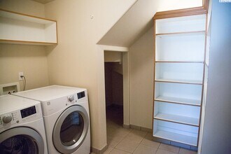 379 Columbia Point Dr in Richland, WA - Building Photo - Building Photo