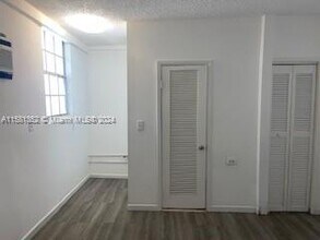 550 NW 1st St-Unit -2 in Miami, FL - Building Photo - Building Photo
