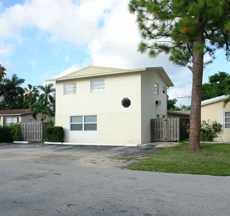 1129 NE 17th Ter in Fort Lauderdale, FL - Building Photo