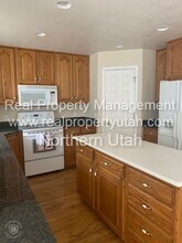 723 Deer View Cir in Fruit Heights, UT - Building Photo - Building Photo