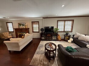 20 Mayfair Ct in Freeport, NY - Building Photo - Building Photo