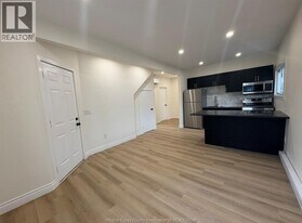 191 Marentette Ave in Windsor, ON - Building Photo