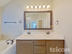 625 Fox View Dr, Unit 321 in Fort Worth, TX - Building Photo - Building Photo