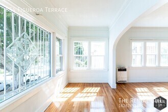 854 Figueroa Terrace in Los Angeles, CA - Building Photo - Building Photo