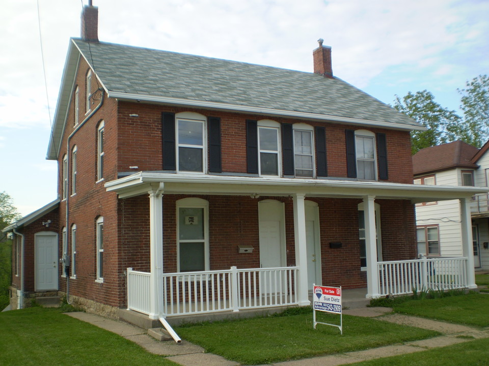 931 Cleveland Ave in Dubuque, IA - Foto de edificio