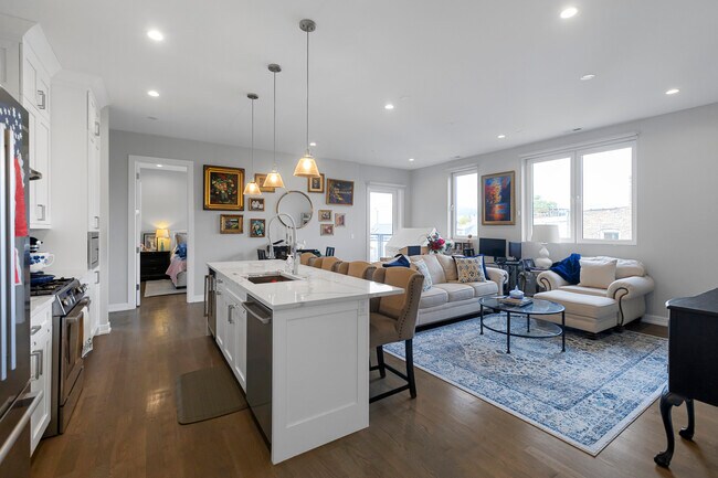 2205 W Medill Ave in Chicago, IL - Building Photo - Building Photo