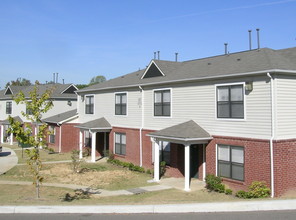 Wesley Forest in Memphis, TN - Building Photo - Building Photo