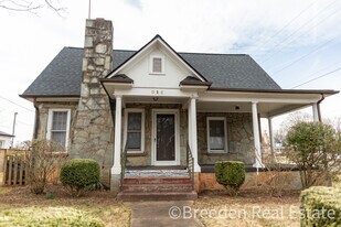 215 Lenoir St in Morganton, NC - Building Photo