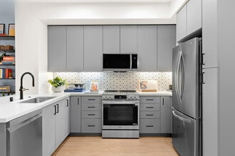 777 W Middlefield Rd in Mountain View, CA - Building Photo - Building Photo