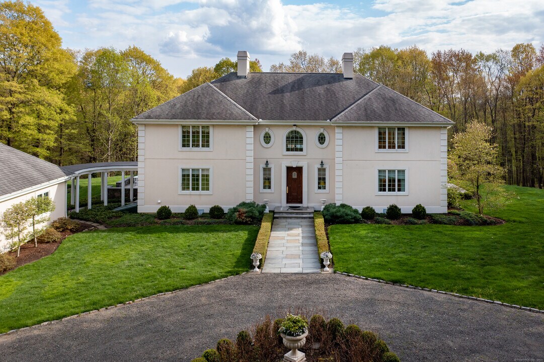 60 Good Hill Rd in Roxbury, CT - Building Photo