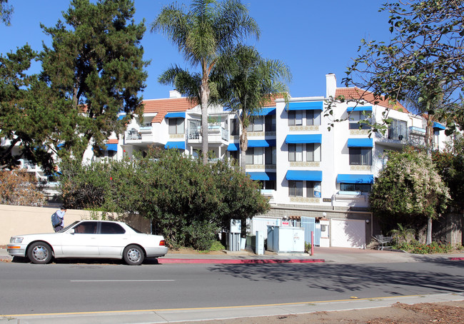 Pines of La Jolla in San Diego, CA - Foto de edificio - Building Photo