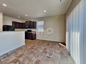 332 York St in Woodland, WA - Foto de edificio - Building Photo