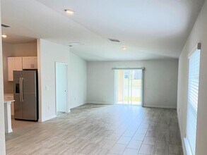 2318 Allium Roseum Ln in Plant City, FL - Building Photo - Building Photo