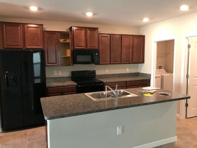 7418 Rosy Periwinkle Ct in Tampa, FL - Building Photo - Building Photo