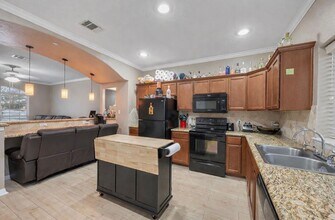 August 2026 Pre-Lease 4 bed Lakeridge - NO CARPET! in College Station, TX - Foto de edificio - Building Photo