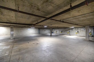 Victory Apartments in North Hollywood, CA - Foto de edificio - Building Photo