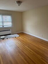 877 Farmington Ave in West Hartford, CT - Building Photo - Building Photo