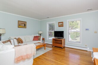 176 Underwood Dr in East Hampton, NY - Building Photo - Building Photo