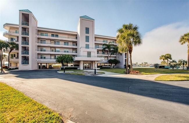 8040 Sailboat Key Blvd S in South Pasadena, FL - Building Photo - Building Photo