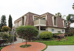 Chateau Gardens in Santa Ana, CA - Foto de edificio - Building Photo