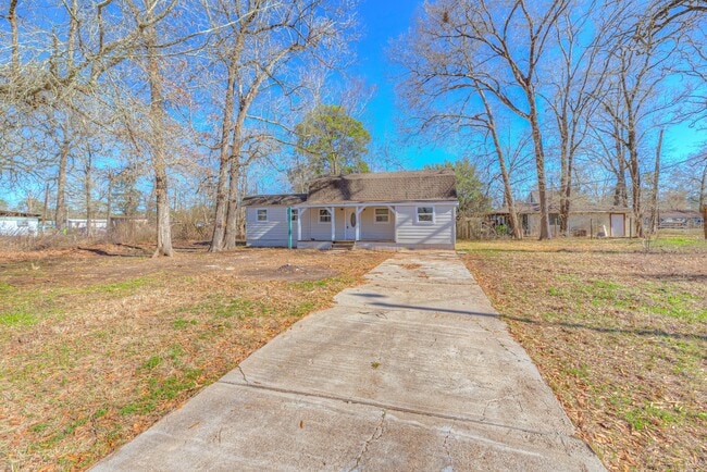 328 W Sherwood Dr in Livingston, TX - Building Photo - Building Photo