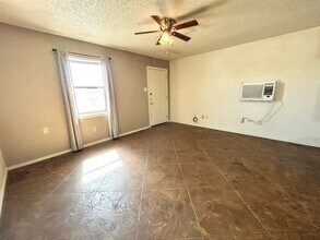 4606 Erskine St in Lubbock, TX - Foto de edificio - Building Photo