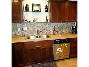 672 NE Newstead Ln in Hillsboro, OR - Building Photo - Building Photo