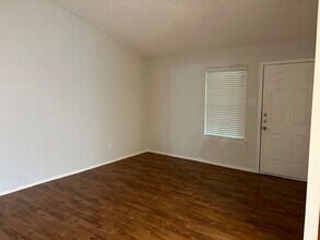 1918 Gracy Farms Ln in Austin, TX - Building Photo - Building Photo