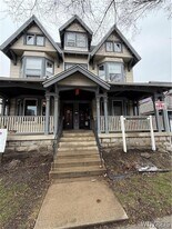 1005 Elmwood Ave in Buffalo, NY - Building Photo