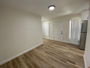 1645 W Adams Blvd in Los Angeles, CA - Building Photo - Building Photo