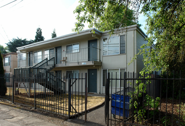 Bon Apartments in Eugene, OR - Building Photo - Building Photo