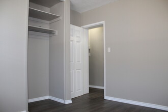 Laurentian Apartments in Saskatoon, SK - Building Photo - Building Photo