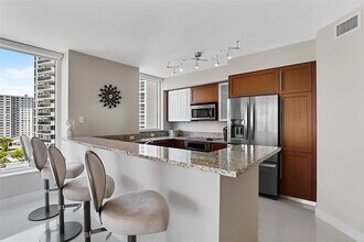 2831 N Ocean Blvd in Fort Lauderdale, FL - Foto de edificio - Building Photo