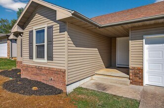 2215 W Roxbury St in Springfield, MO - Building Photo - Building Photo