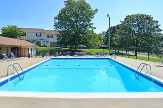 Huntington Park Apartments in Hickory, NC - Building Photo - Building Photo