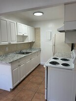 401 SW 13th Pl in Deerfield Beach, FL - Building Photo