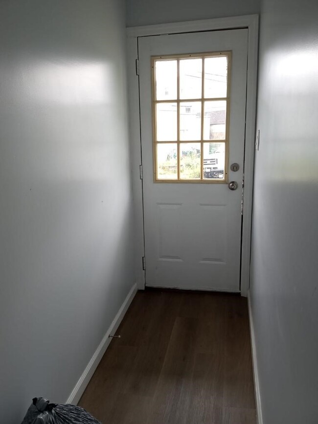 301 W Camplain Rd in Manville, NJ - Foto de edificio - Building Photo
