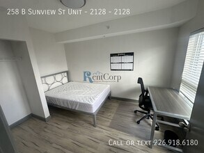 258B Sunview St in Waterloo, ON - Building Photo - Building Photo