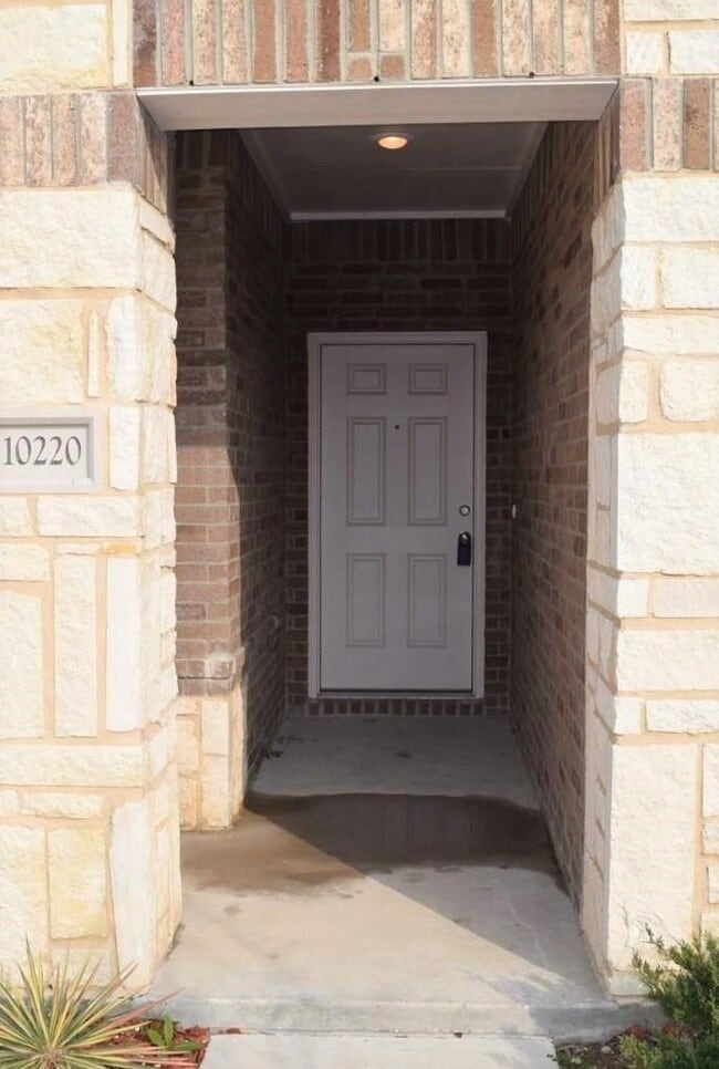 10220 Pyrite Dr in Fort Worth, TX - Building Photo - Building Photo