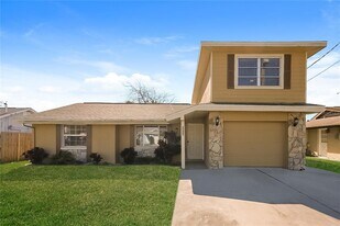 7538 Mako Dr in Hudson, FL - Building Photo