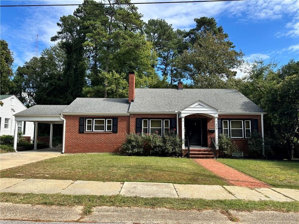 808 Westmont Dr in Fayetteville, NC - Building Photo