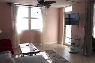 3001 S Ocean Dr in Hollywood, FL - Building Photo - Building Photo